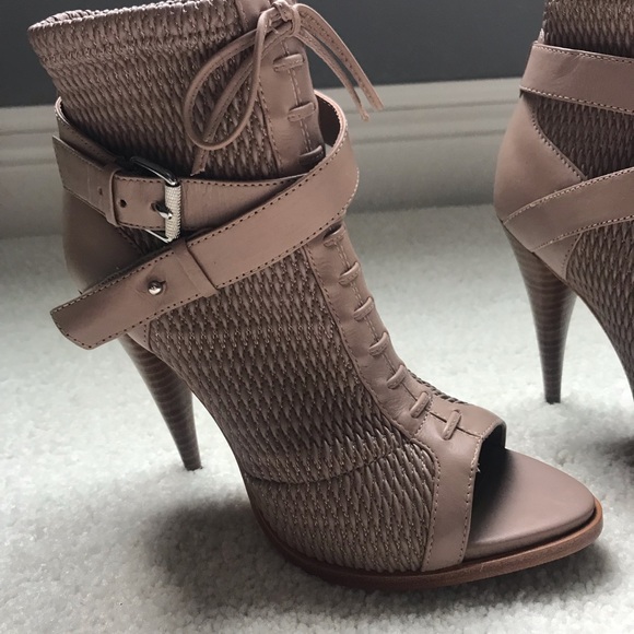 bcbg gia bootie
